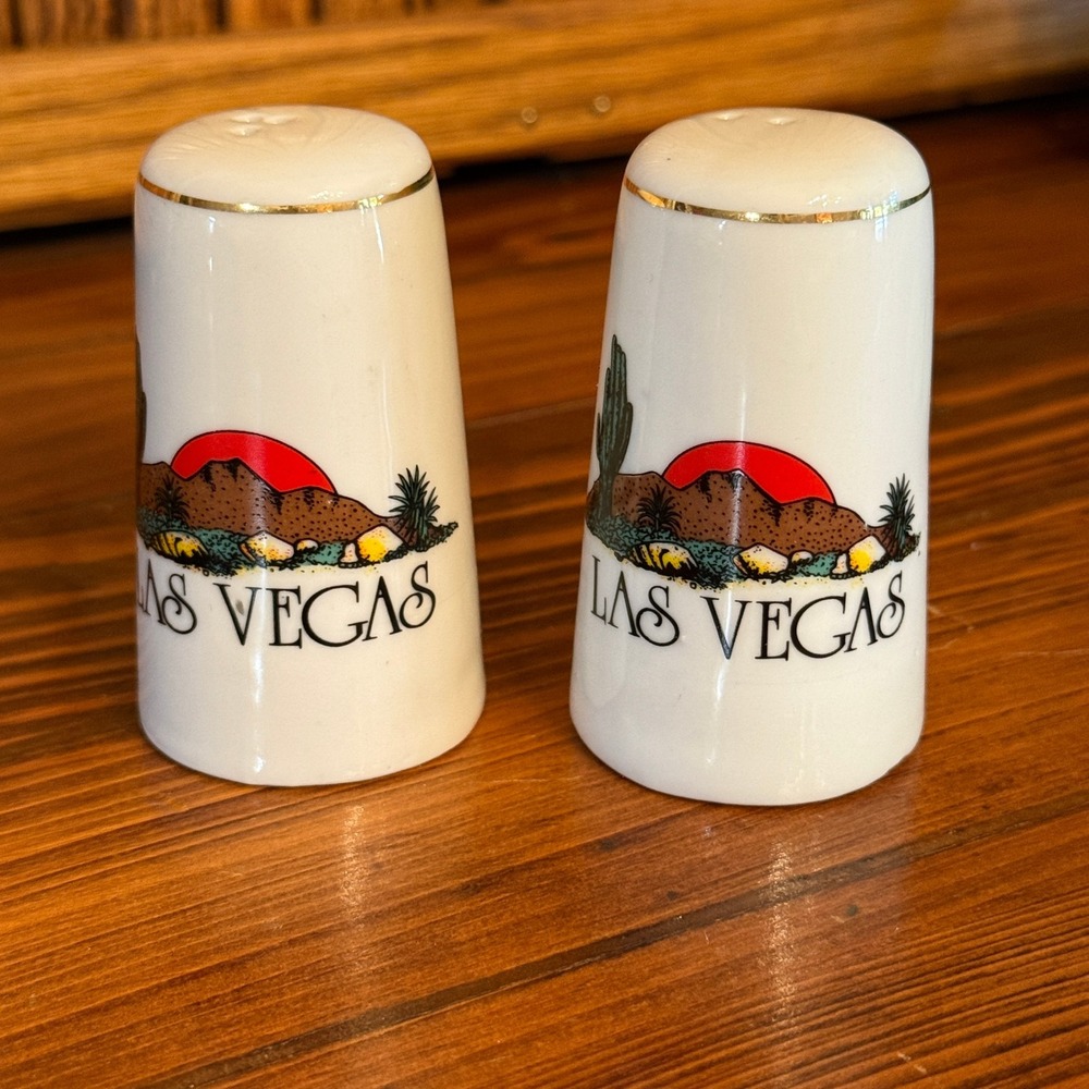 Vintage Salt Pepper Shakers White Excellent Las Vegas Desert Sunset